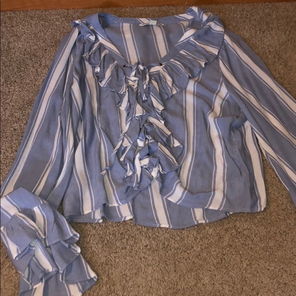 American eagle blouse w/ bell sleeves